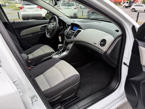 Used 2015 Chevrolet Cruze LS FWD image 13