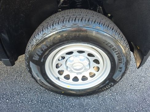 New 2026 Chevrolet Colorado W/T image 9