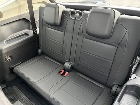 Used 2019 Volkswagen Tiguan SE w/ Panoramic Sunroof Package image 20