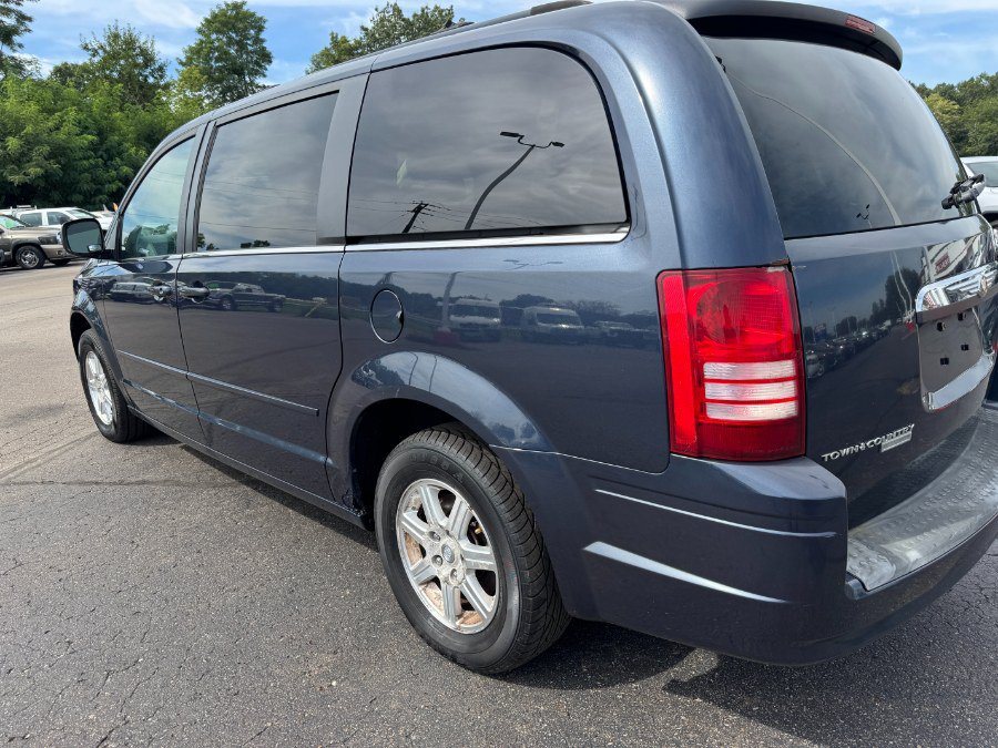 Used 2008 Chrysler Town & Country Touring FWD image 10