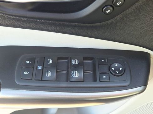 Used 2019 Jeep Cherokee Limited FWD image 24