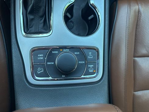 Used 2020 Jeep Grand Cherokee Overland AWD/4WD image 42