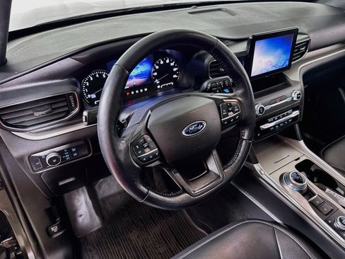 Used 2020 Ford Explorer XLT w/ Equipment Group 202A AWD/4WD image 12
