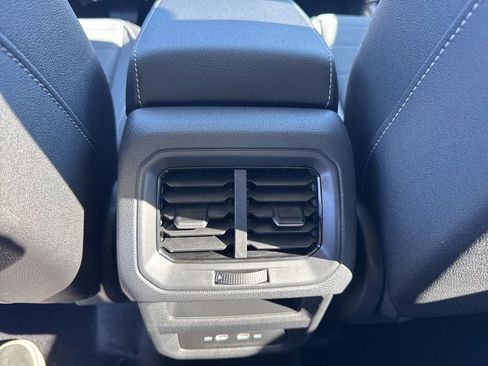 New 2026 Volkswagen Taos SE image 13