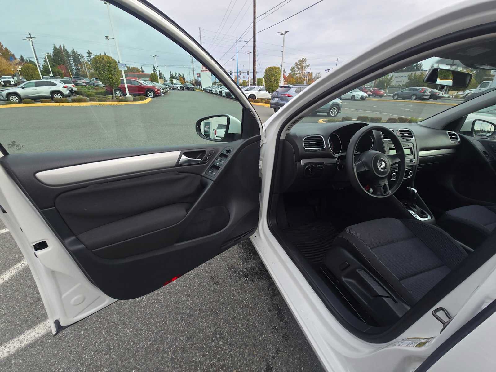 Used 2012 Volkswagen Golf 4-Door FWD image 20