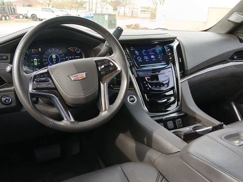 Used 2020 Cadillac Escalade Platinum image 24