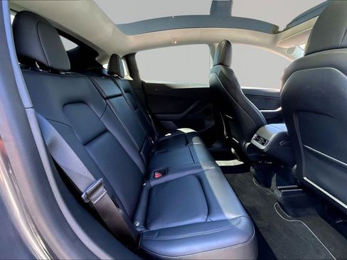 Used 2022 Tesla Model Y Long Range AWD/4WD image 23