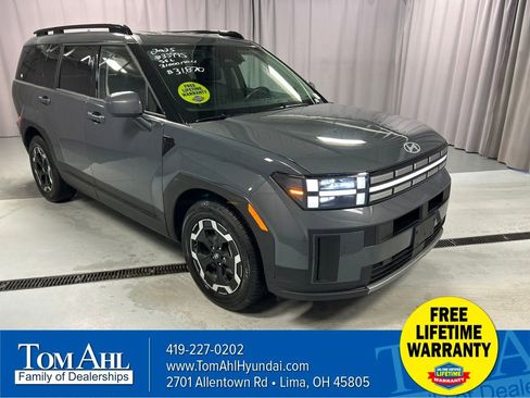 Used 2025 Hyundai Santa Fe SEL FWD image 1