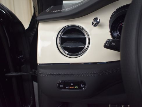 New 2024 Bentley Bentayga Extended Wheelbase image 34