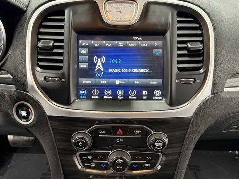 Used 2019 Chrysler 300 Touring w/ Sport Appearance Package image 19