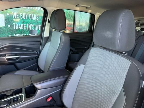 Used 2017 Ford Escape SE FWD image 18
