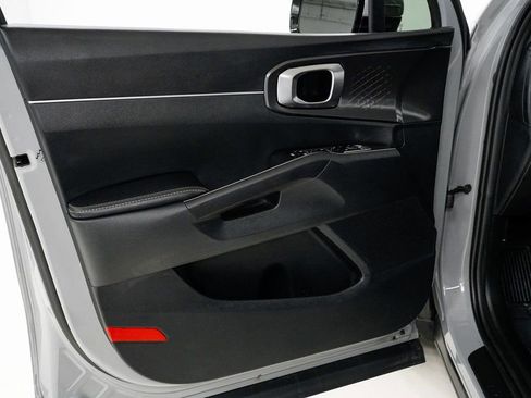 Certified 2025 Kia Sorento S image 7