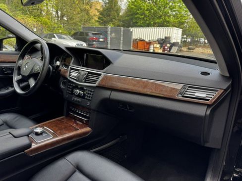 Used 2013 Mercedes-Benz E 350 4MATIC Sedan image 37