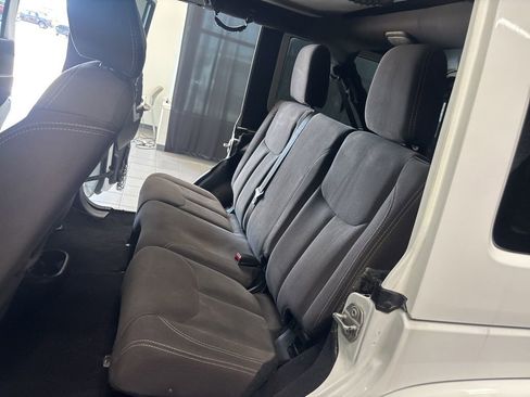 Used 2017 Jeep Wrangler Unlimited Sahara w/ Connectivity Group AWD/4WD image 22