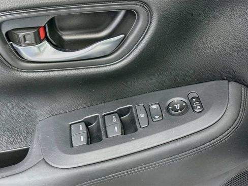Used 2025 Honda HR-V LX image 18