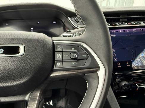 Used 2024 Jeep Grand Cherokee Limited image 25