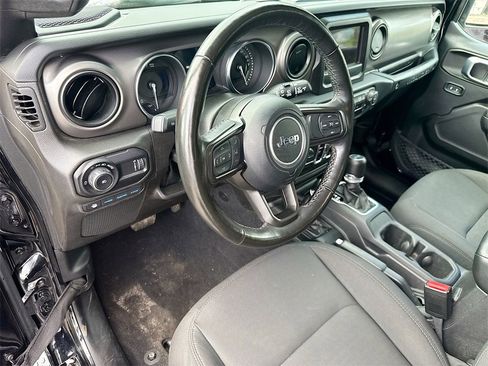 Used 2023 Jeep Wrangler Unlimited w/ Cold Weather Group image 10