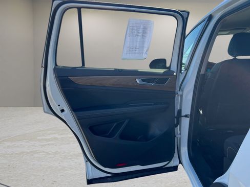 Used 2024 Volkswagen Atlas SE FWD image 25