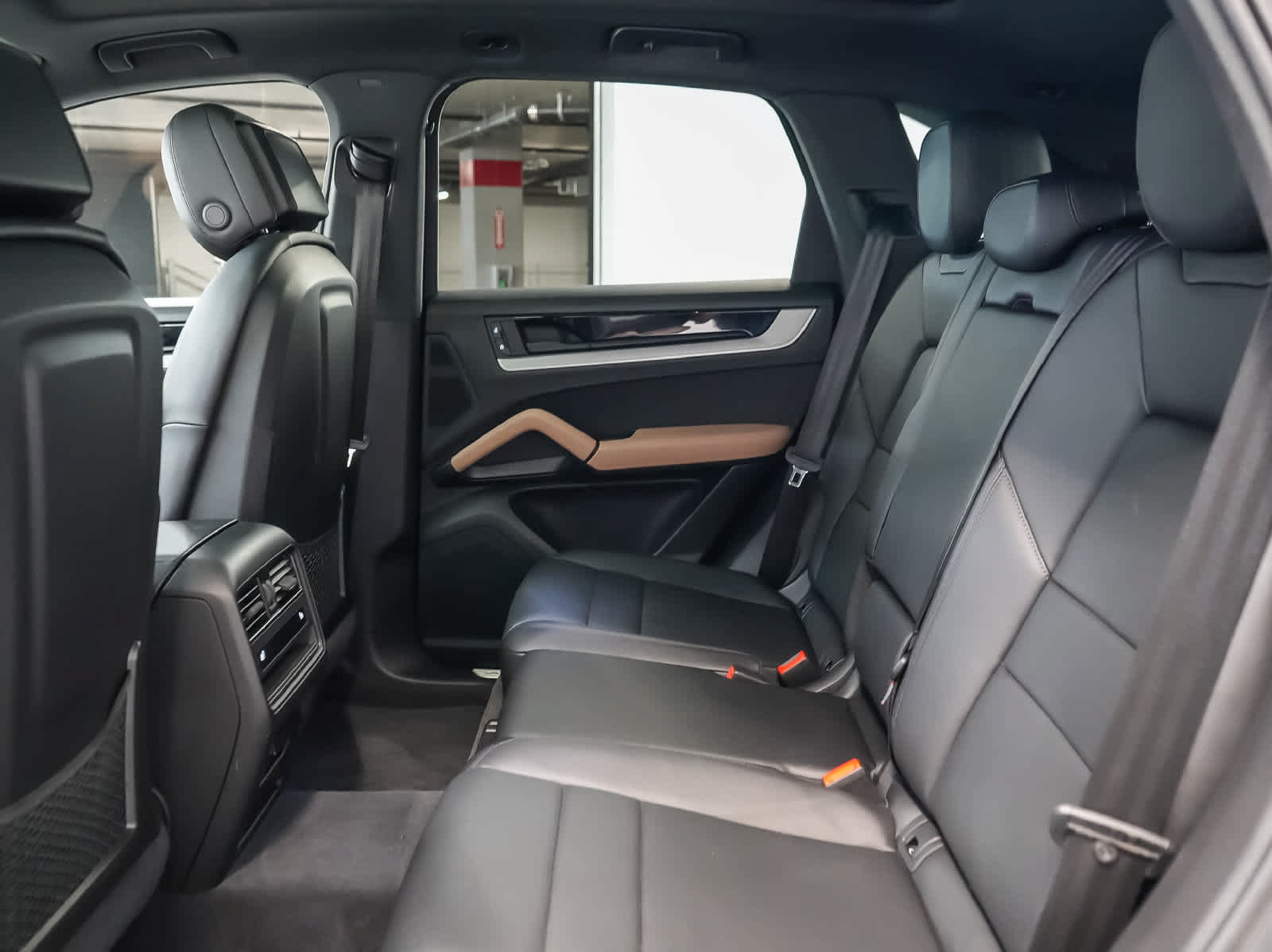 Certified 2024 Porsche Cayenne AWD/4WD image 20