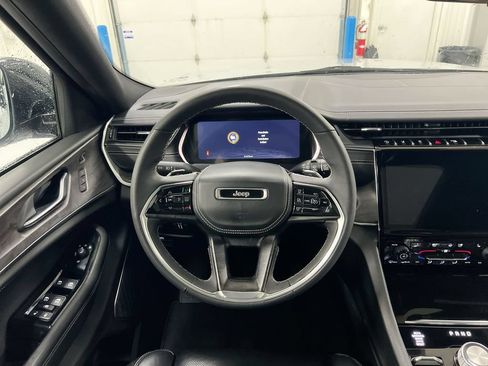 Used 2023 Jeep Grand Cherokee L Overland w/ Luxury Tech Group IV AWD/4WD image 11