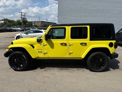 Used 2023 Jeep Wrangler Unlimited Sahara w/ Cold Weather Group AWD/4WD image 2