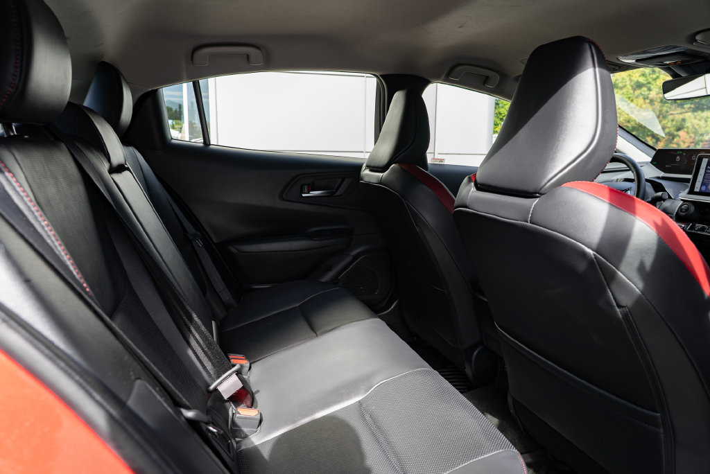 Used 2025 Toyota Prius Plug-In Hybrid FWD image 26