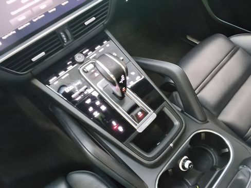 Used 2023 Porsche Cayenne Platinum Edition w/ Towing Package w/o Tow Ball AWD/4WD image 15