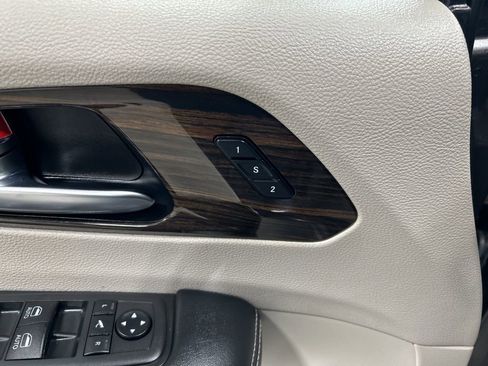 Used 2021 Chrysler Pacifica Limited image 13