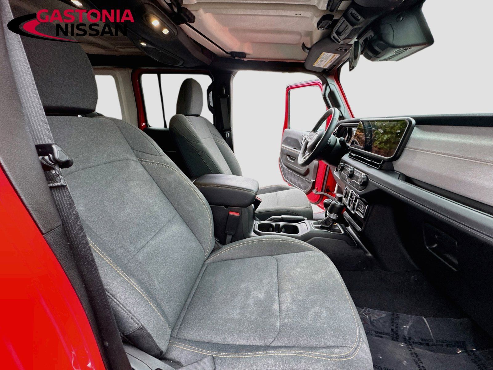 Used 2025 Jeep Wrangler Unlimited Sahara AWD/4WD image 34