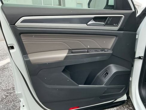 Used 2022 Volkswagen Atlas SEL Premium image 12