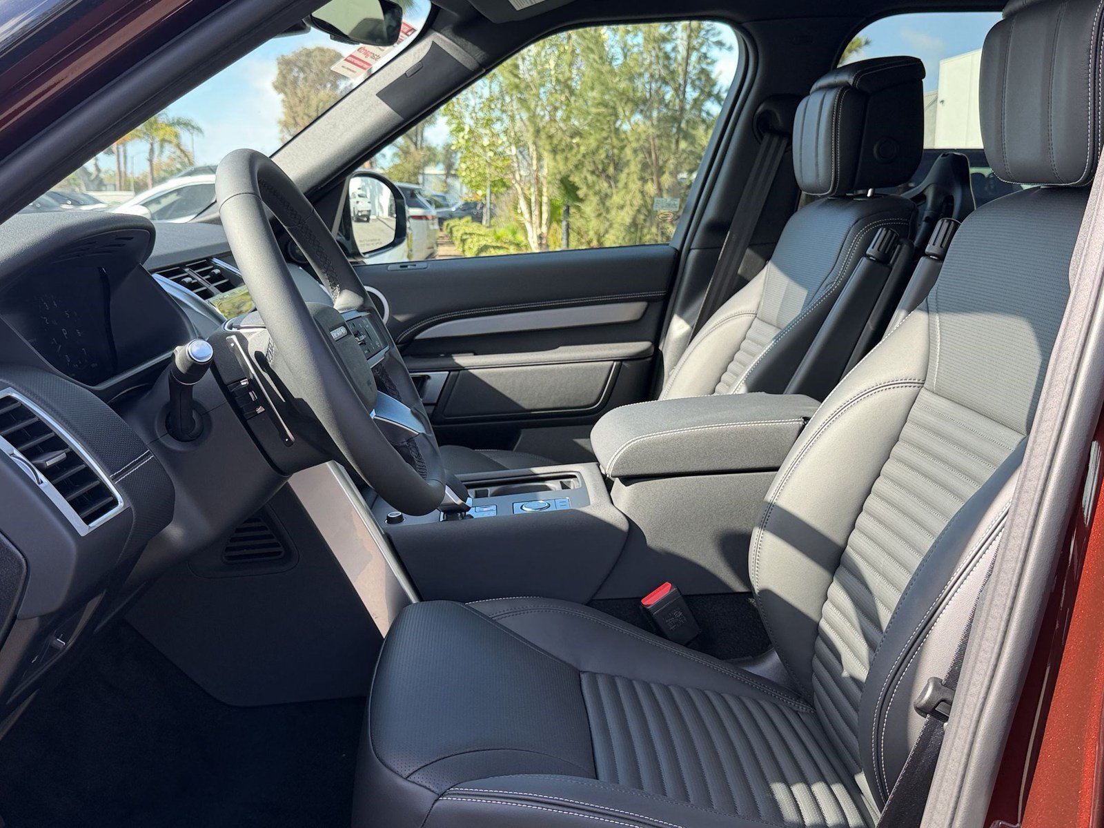 New 2026 Land Rover Discovery Limited Edition AWD/4WD image 5