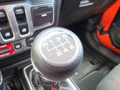 Used 2018 Jeep Wrangler Rubicon AWD/4WD image 39