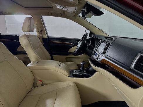 Used 2019 Toyota Highlander Limited image 25