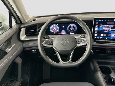 New 2025 Volkswagen Tiguan SE image 19