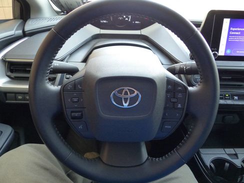 Used 2024 Toyota Prius LE FWD image 37