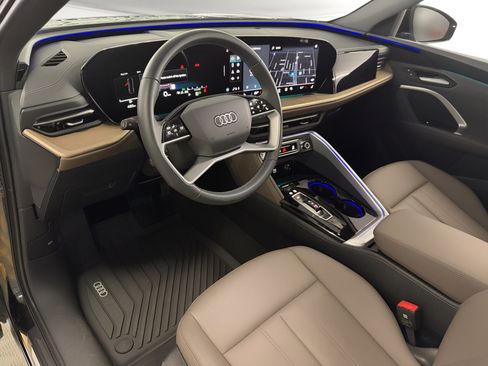 Used 2025 Audi Q5 Premium w/ Convenience Package AWD/4WD image 4