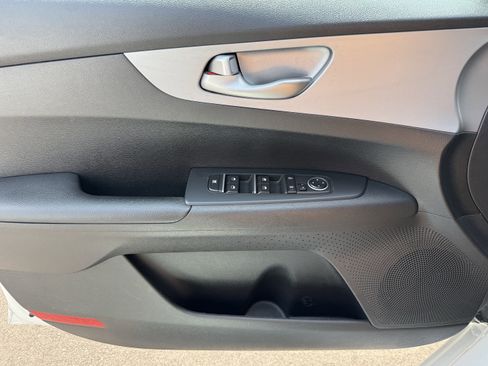 Used 2023 Kia Forte LXS image 9