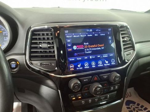 Used 2019 Jeep Grand Cherokee Altitude AWD/4WD image 21
