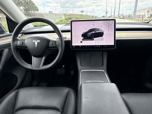 Used 2024 Tesla Model Y 2WD image 18