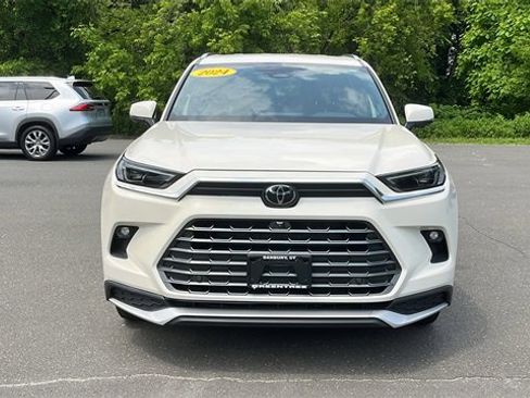 Used 2024 Toyota Grand Highlander AWD Hybrid image 2
