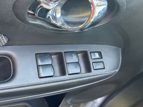 Used 2014 Nissan Versa SV image 9