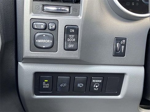 Used 2017 Toyota Sequoia Platinum image 34