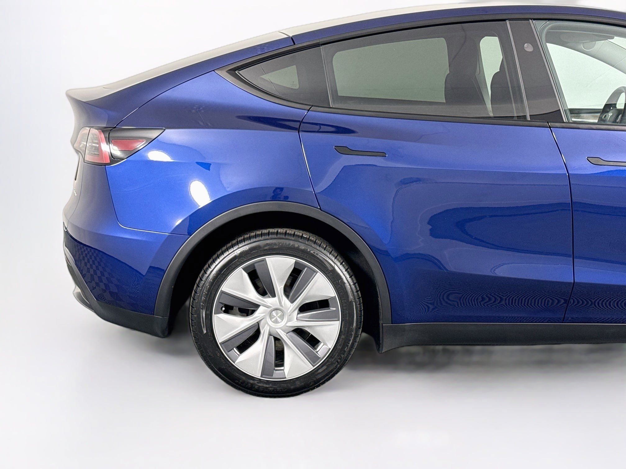 Used 2023 Tesla Model Y Long Range AWD/4WD image 43
