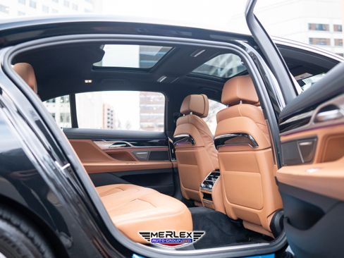 Used 2020 BMW 750i xDrive w/ M Sport Package image 19