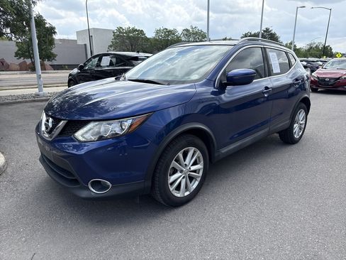 Used 2017 Nissan Rogue Sport SV w/ SV All-Weather Package AWD/4WD image 4