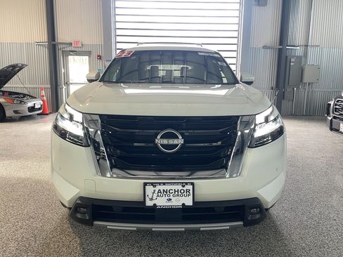 Used 2023 Nissan Pathfinder SL w/ SL Premium Package AWD/4WD image 2