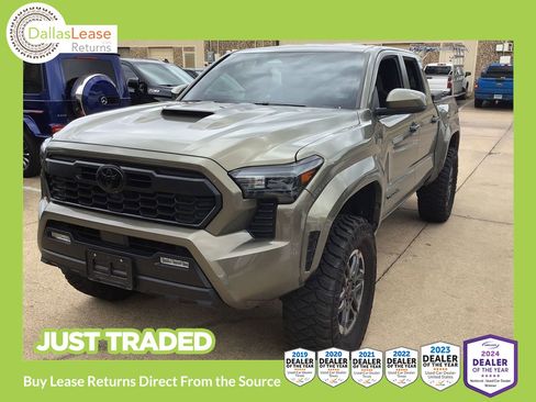 Used 2024 Toyota Tacoma TRD Sport image 1