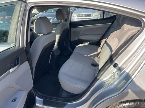 Used 2020 Hyundai Elantra SE w/ Convenience Package (C2) FWD image 10