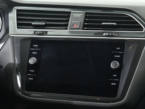 Used 2018 Volkswagen Tiguan SE w/ 18" Alloy Wheels Package AWD/4WD image 9