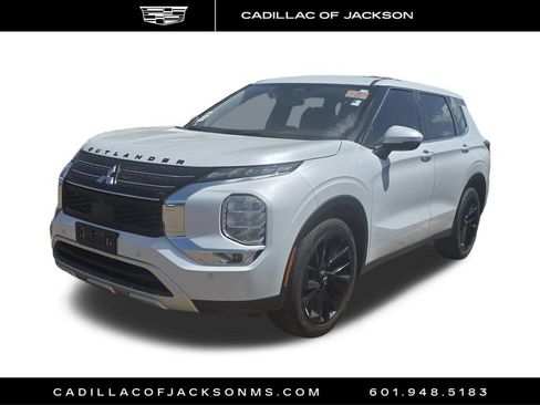 Used 2023 Mitsubishi Outlander SE image 6